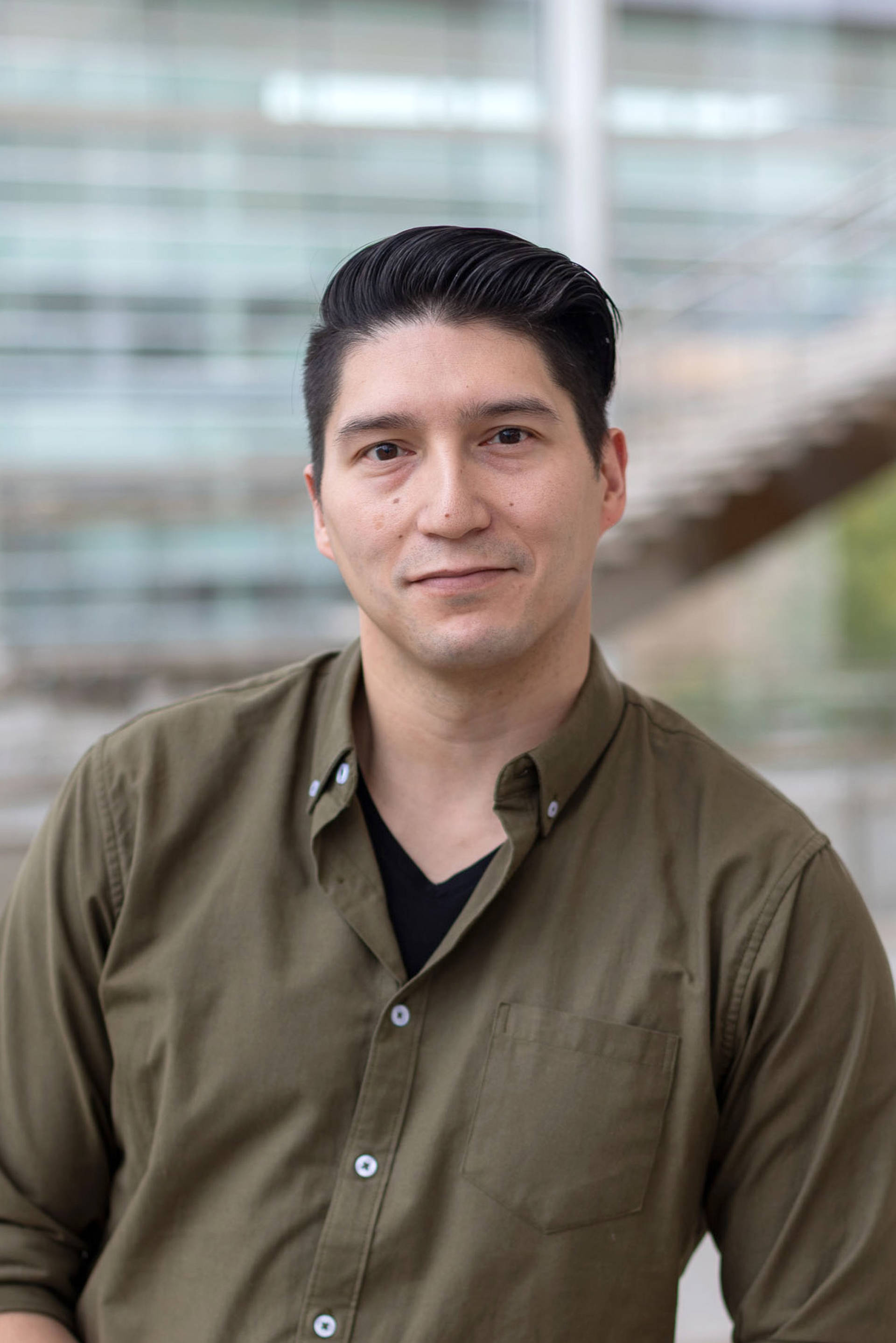 Jono de Leon Headshot