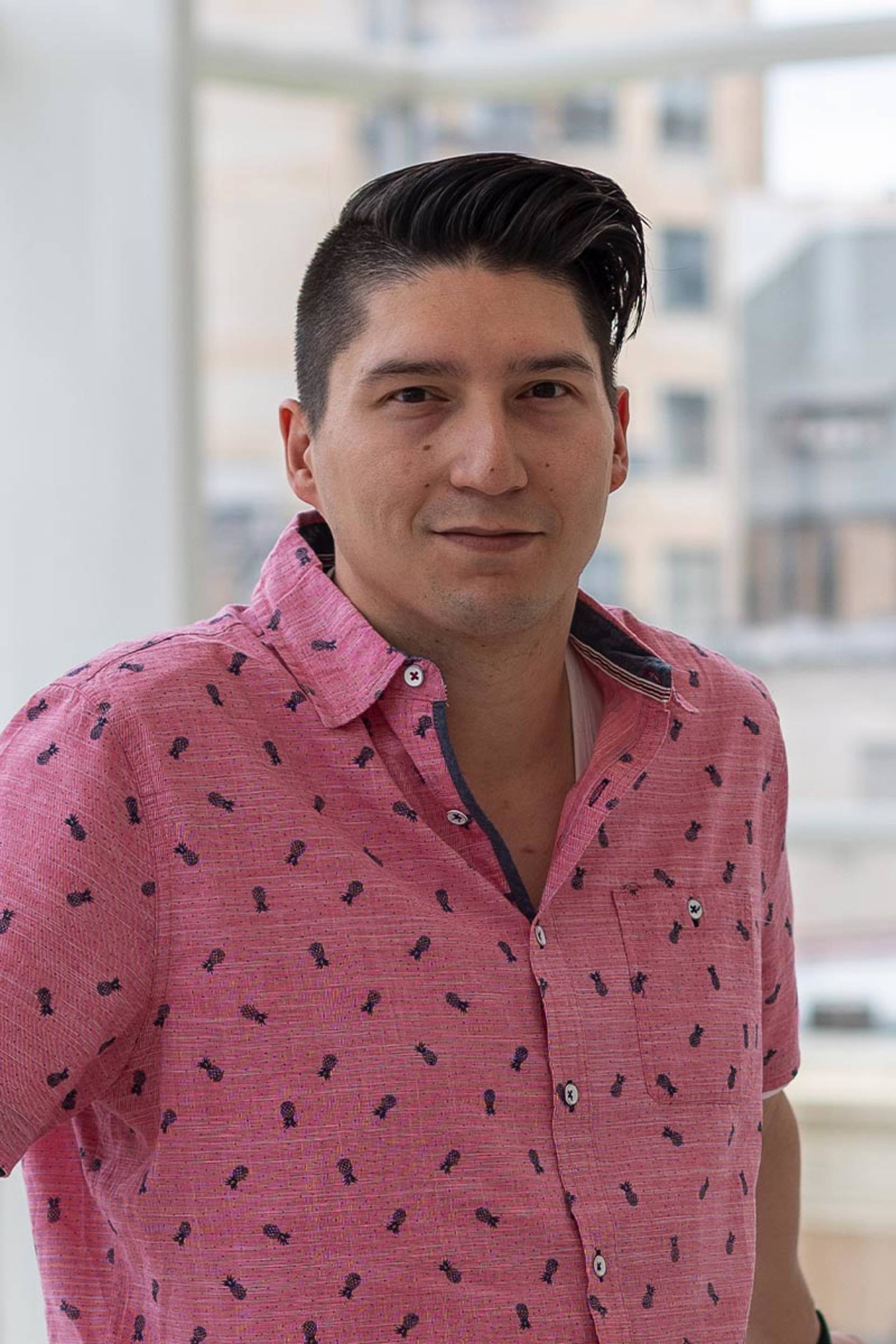 Jono de Leon Headshot