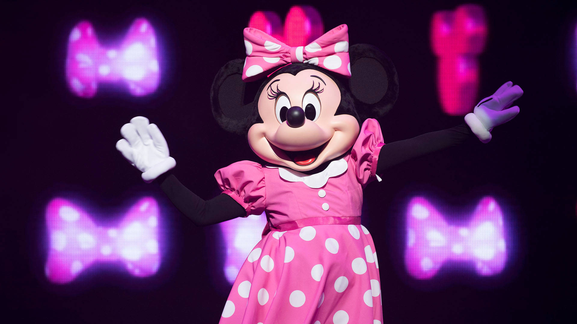 Minnie Mouse costume in a pink polka dot dress